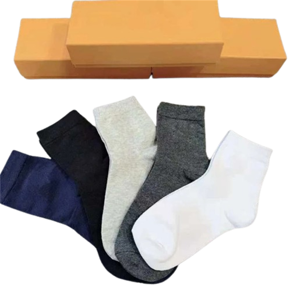 2023 Klassiska herrbokstrumpor Kvinnors mode Ankel Short Socks Casual Sticked Socks SS2
