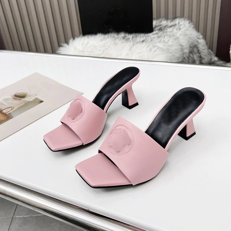 Sandálias femininas de designer de alta qualidade marca de luxo verão elegante couro moda sexy elegante antiderrapante confortável ao ar livre chinelos altura do salto 6.5cm