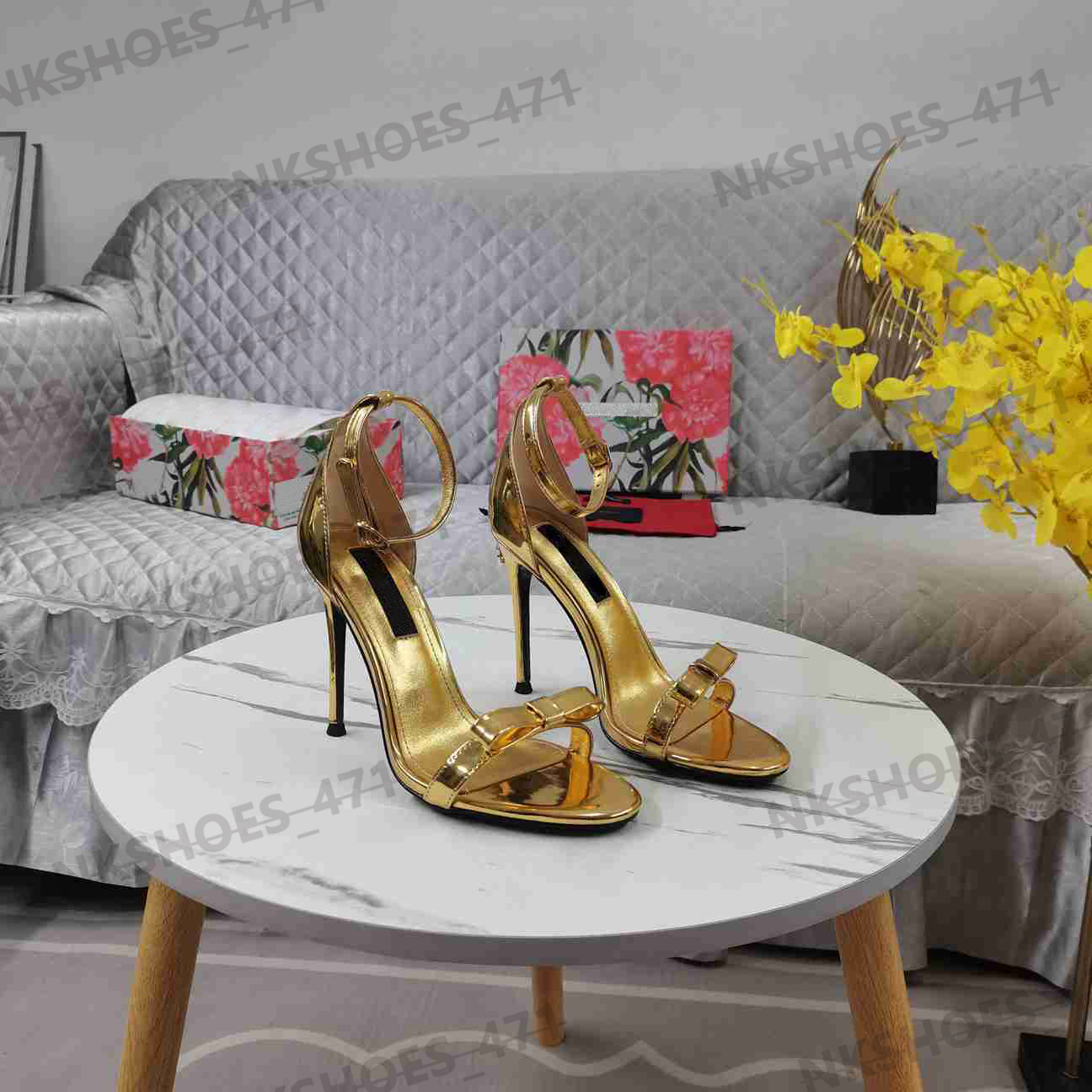 Sandales de créateurs Femmes Escarpins Stiletto Bout Ouvert Boucle Brides À La Cheville Chaussures Habillées Mocassins Bas De Luxe Talons Hauts En Caoutchouc Thermique 11cm Pompes