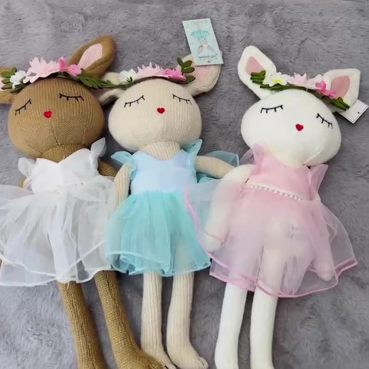 Super carino coniglietto lavorato a maglia farcito in peluche coniglio giocattolo principessa coniglio in abito di garza bambola comfort bambino uncinetto bambola animale matrimonio rosa bianco blu 3 stili