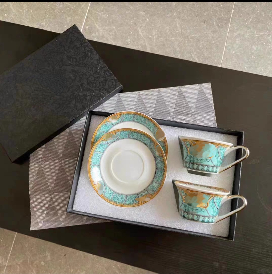 Designer Cups and Saucers Set Head Pattern Palace Style Bone China Gold Phnom Penh Coffee Cups Saucer Set Luxury Afternoon Tea Cup with Gift Box