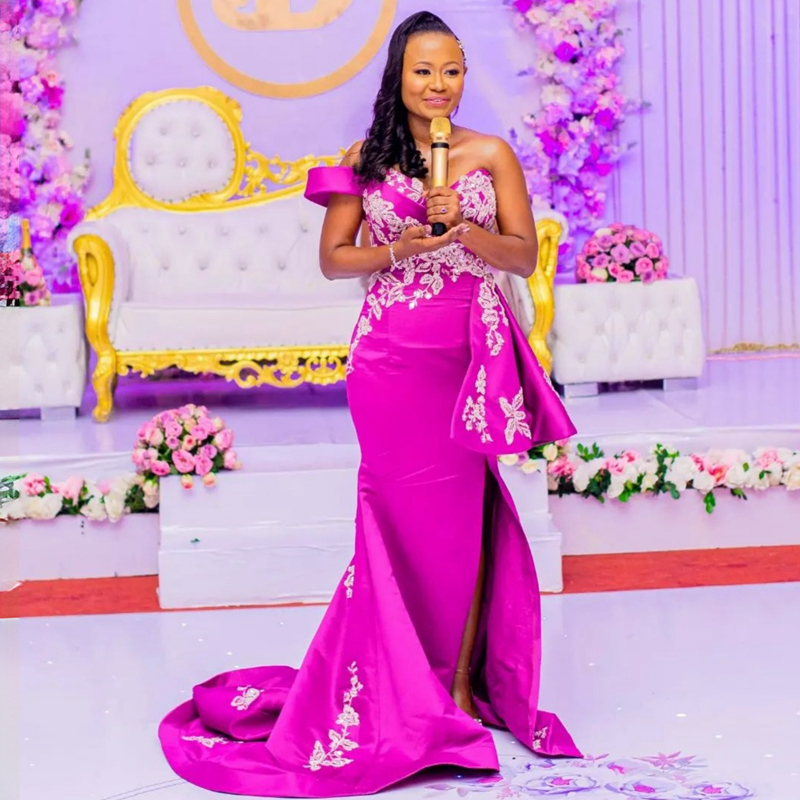 Plus la taille Aso Ebi Promdress Fuchsia sirène une épaule dentelle appliques perlées robe de soirée côté fendu sexy formelle deuxième réception robes de bal robe de soirée AM102