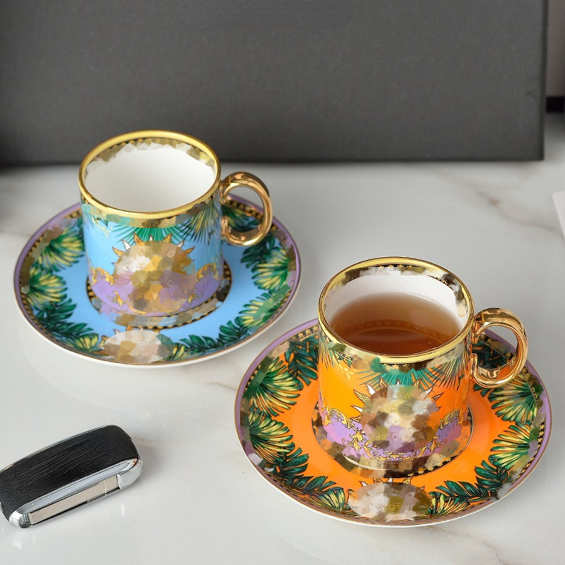 Designer Cups and Saucers Set Head Pattern Palace Style Bone China Gold Phnom Penh Coffee Cups Saucer Set Luxury Afternoon Tea Cup with Gift Box