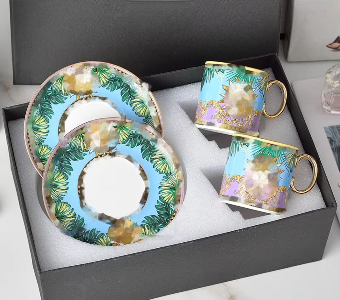 Designer Cups and Saucers Set Head Pattern Palace Style Bone China Gold Phnom Penh Coffee Cups Saucer Set Luxury Afternoon Tea Cup with Gift Box