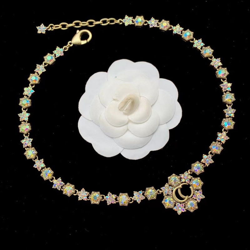 Donia smycken lyxiga halsband europeiska och amerikanska modeblommor titanstål mikroinlagda zirkondesigner brev presenttillbehör med låda.