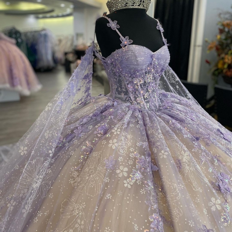 Abiti Quinceanera lucidi champagne lavanda Fiori 3D Applicazioni floreali in pizzo con mantella Abiti XV Anos Abito dolce sedici