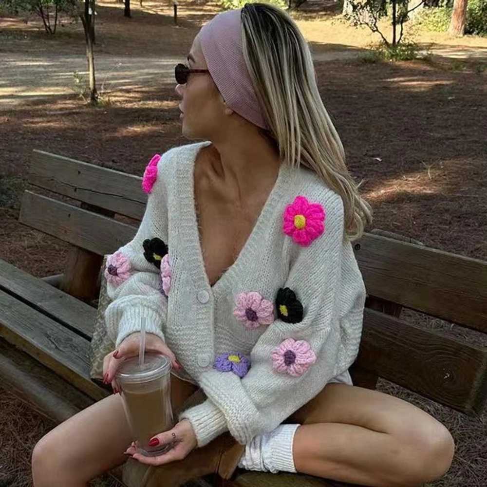 Women's Sweaters Floral Patchwork Cute V Neck Cardigan Knitted Autumn Winter White Casual Aesthetic Korean Vintage Sweater Button Up Top Y2K 2023L23116