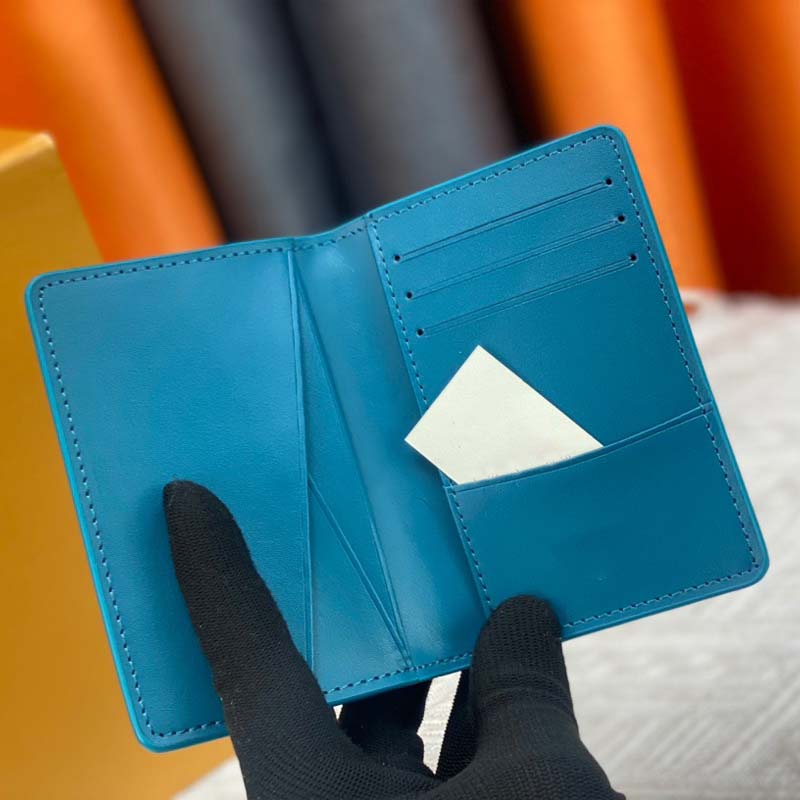 High quality canvas paired with soft leather lining, classic neutral style, compact and lightweight pocket wallet can hold credit cards and banknotes