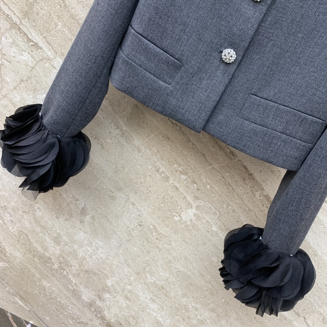 1206 XL 2023 Миланское подиумное пальто, осеннее брендовое пальто в том же стиле, с круглым вырезом, женская одежда высокого качества с длинными рукавами wuzhi52699