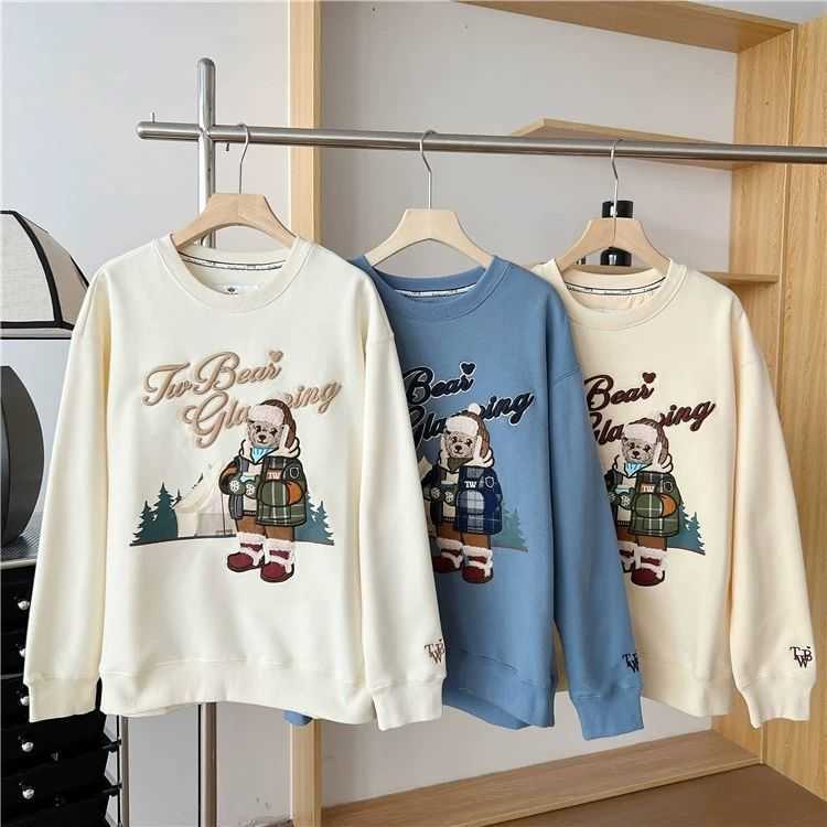 Sudaderas con capucha para mujer, sudaderas con capucha de manga larga con cuello redondo y estilo universitario de felpa con dibujos animados bordados, Otoño/Invierno 2023