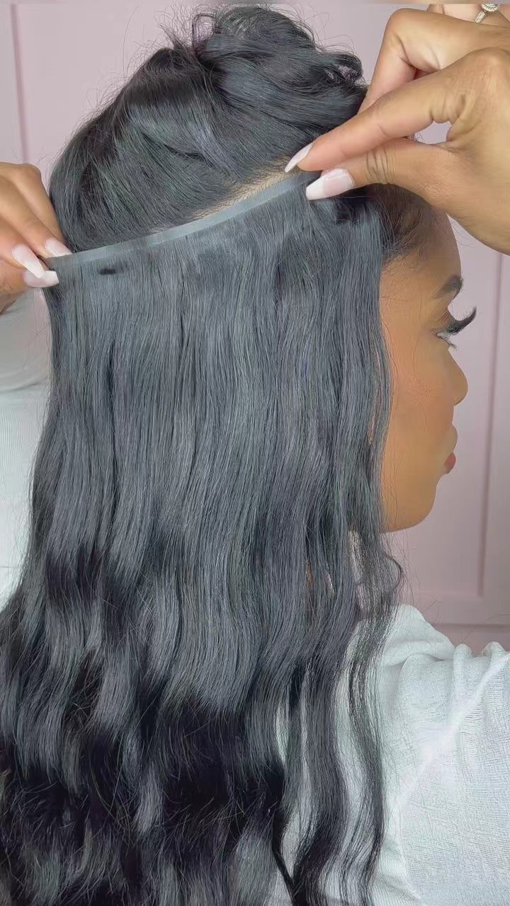 ブラジルのボディーウェーブシームレスインジェクションヒト髪の拡張における目に見えないクリップnatural color clip ins remy hair 12-26inch 120g