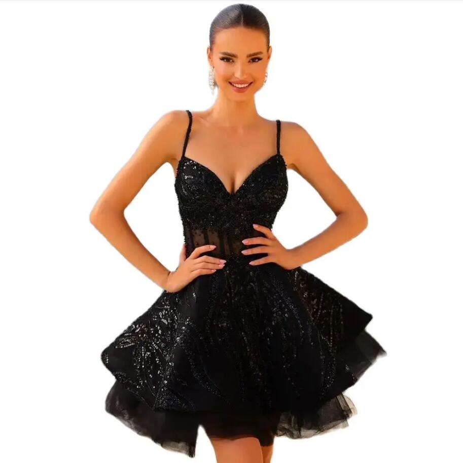 Czarne z koraliki krótkie sukienki na studniówkę cekinowe suknie homecoming sukienki spaghetti dekolty dekoltowe specjalne okazję tiulowe zużycie
