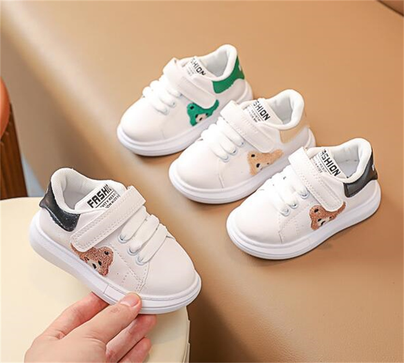 2024 Wiosna nowe białe zaklęcie kolor buty dla niemowląt miękkie buty do chodzenia swobodne sportowe buty dziecięce chłopiec i płaskie buty