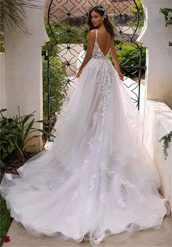 Lange Boho A-lijn Backless Wedding Dress 3d Flowers Spaghetti Riraps Bruidjurken Princess Floor Lengte trouwjurken