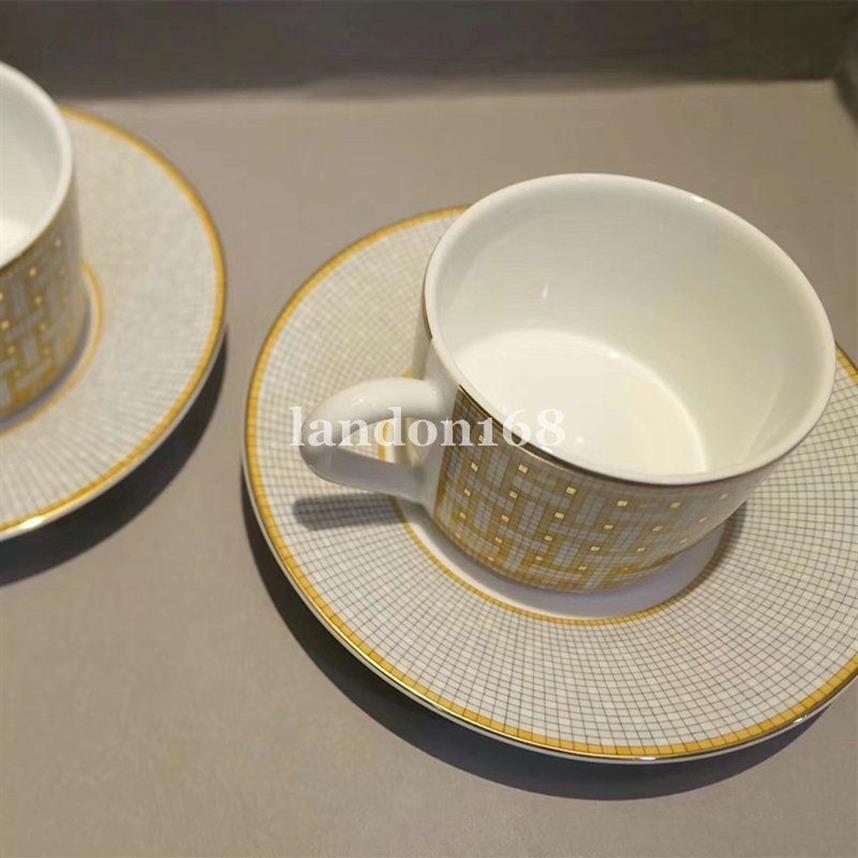 Klasyczny kości China Cup i spodek Ceramiczny zestaw kawowy Porcelanowa kawa i Zestaw Herbaciany Festiwal Festiwal Prezent 255V