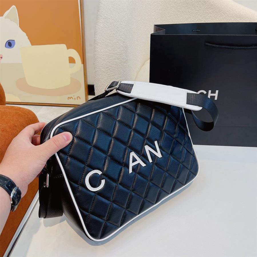 Kvinnors modemärke designer axelväskor dagligen shopping rese messenger väskor par alfabet tryckt diamant kamera väska242c