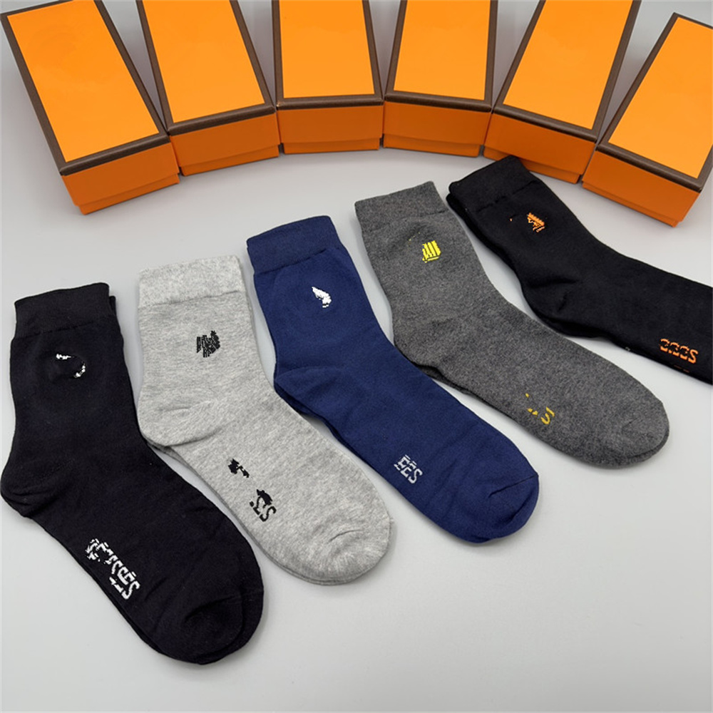 2023 Designer-Herren- und Damensocken Fünf Paar luxuriöse Sport-Winter-Mesh-Buchstaben-bedruckte Socken aus bestickter Baumwolle x1