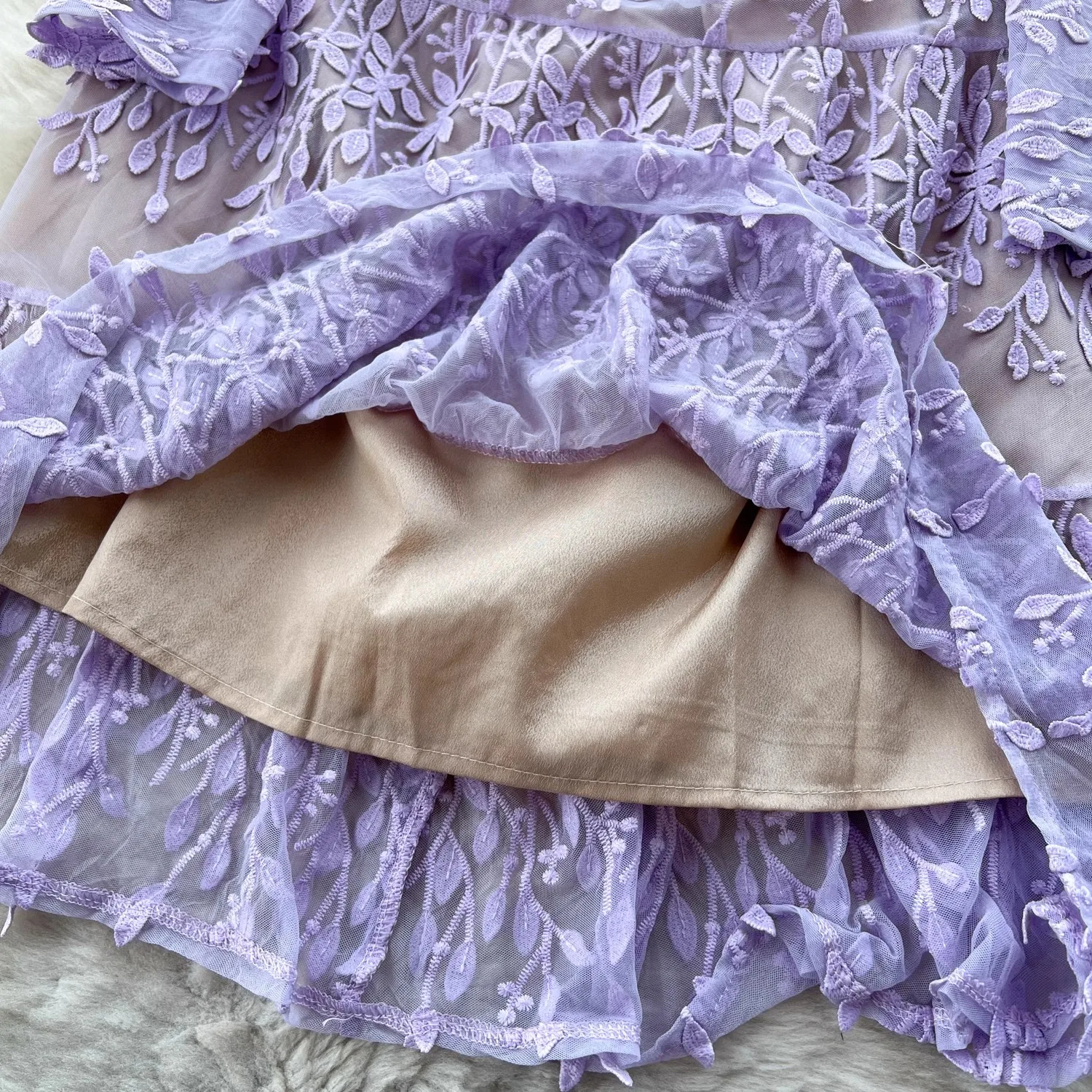 Abiti casual di alta qualità lilla viola in pizzo patchwork abito in maglia donne vestidos elegantes para mujer ricamo trasmessa abito magro 2024