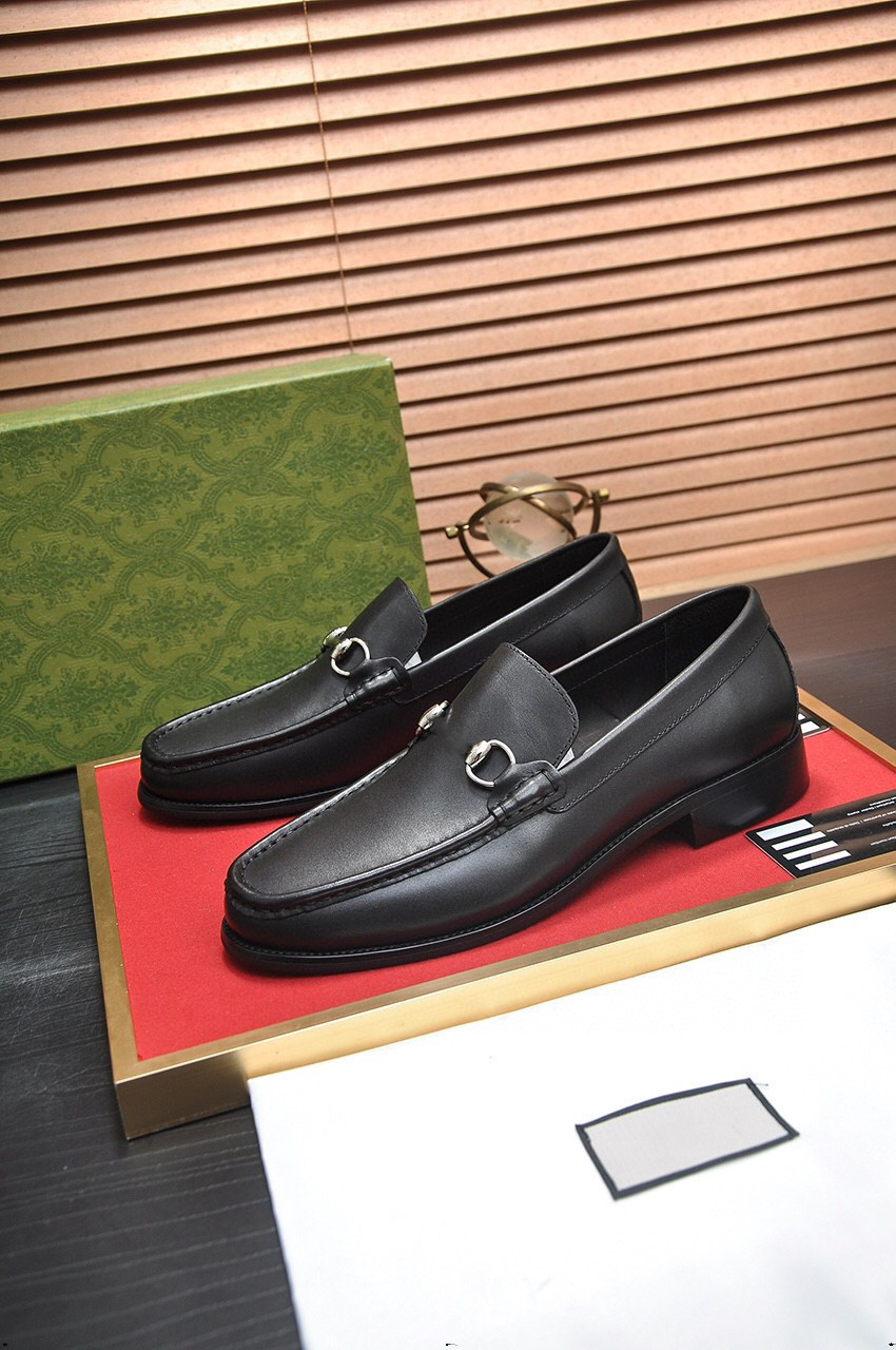 2024 المصمم الجلود غير الرسمي Brogue Oxfords للرجال حذاء 2024 زلاجة في زفاف العمل فستان فاخر أحذية الذكور بولوك الأحذية الرسمية بالإضافة إلى الحجم