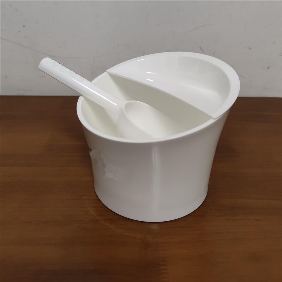 Weiße Eiskübel aus Kunststoff mit Schaufel, Maker, Sparwürfel, Stauraum, Form, Cooler236W