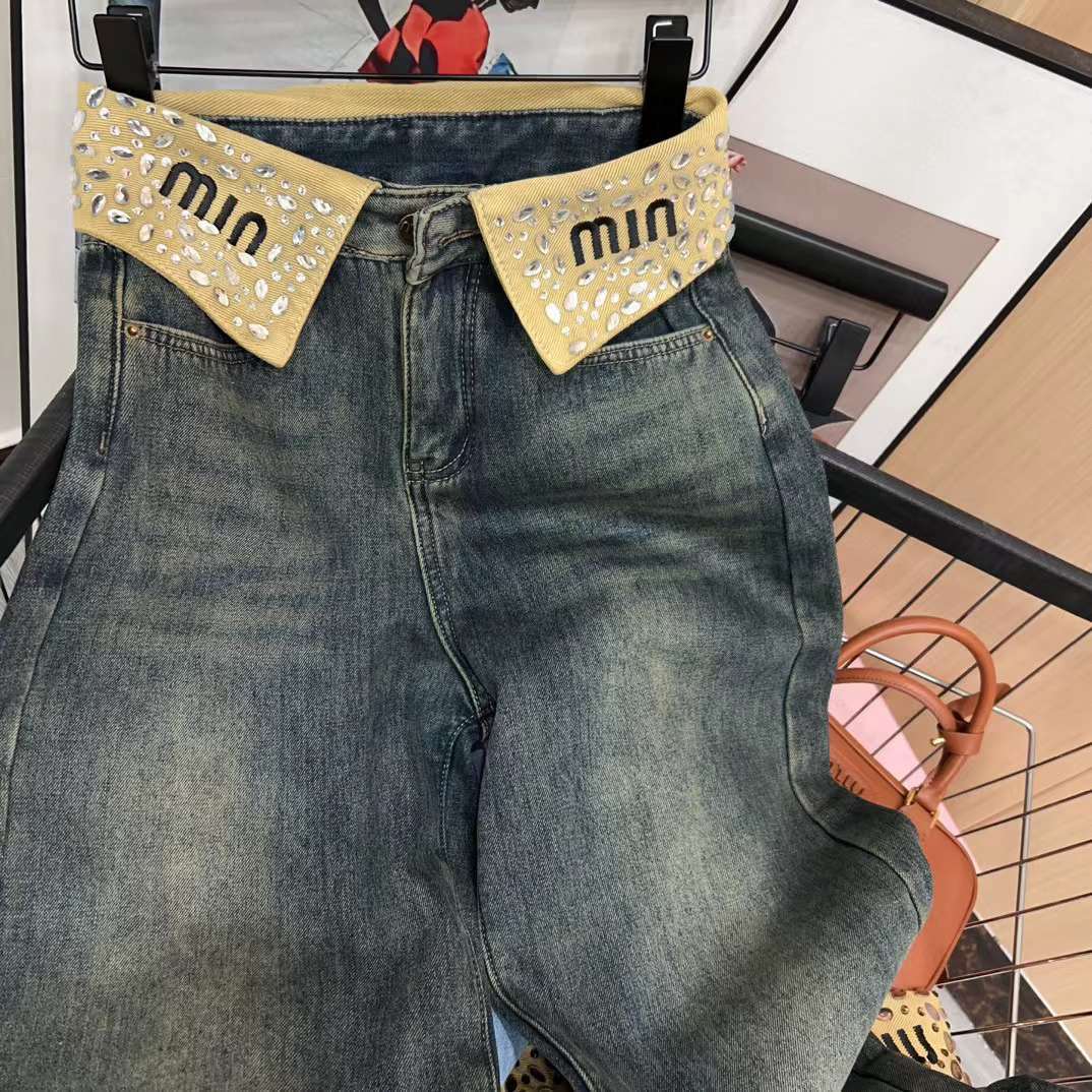 Jeans femininos de strass vintage com bainha Miu espessada e folgada, mostrando magreza e arrastando no chão 2023 outono e inverno novo estilo