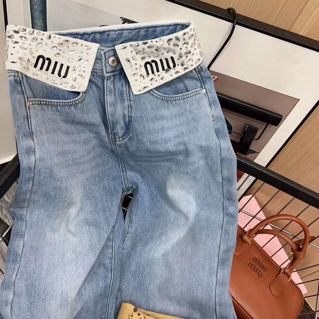 Jeans femininos de strass vintage com bainha Miu espessada e folgada, mostrando magreza e arrastando no chão 2023 outono e inverno novo estilo