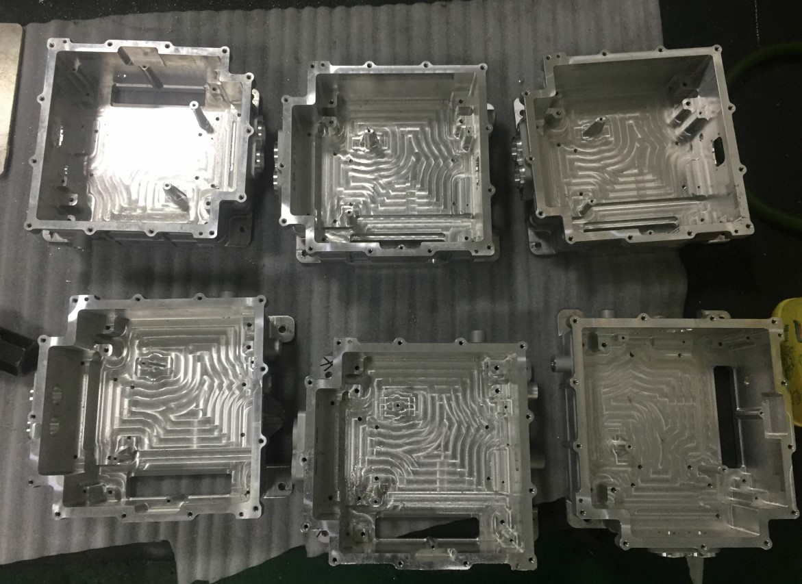 Gjutning av bildelar Aluminiumkontrollbox Precision Aluminium Gjutdelar Gjut metalldel med 3D -tryckning Sandform