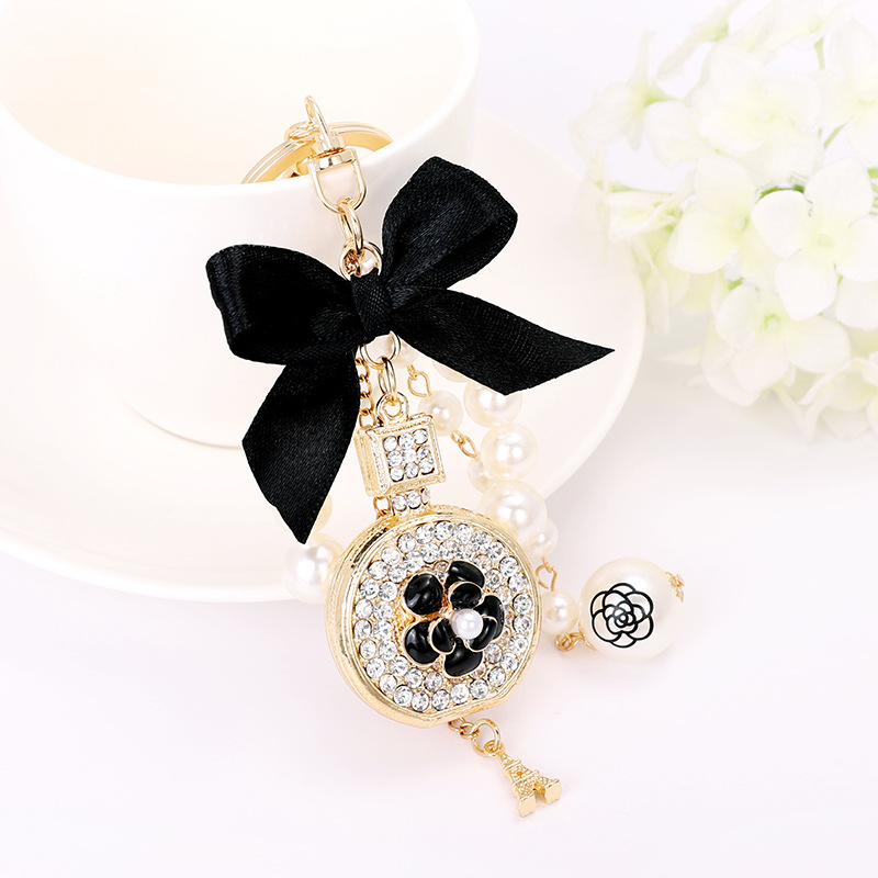 Partihandel 20st Keychains Bow-Knot Imitation Pearl Parfym Crystal Bottle Iron Tower Chain Car Key Ring Bag Charms Accessories Girl Keyring Pendant Gift 2023