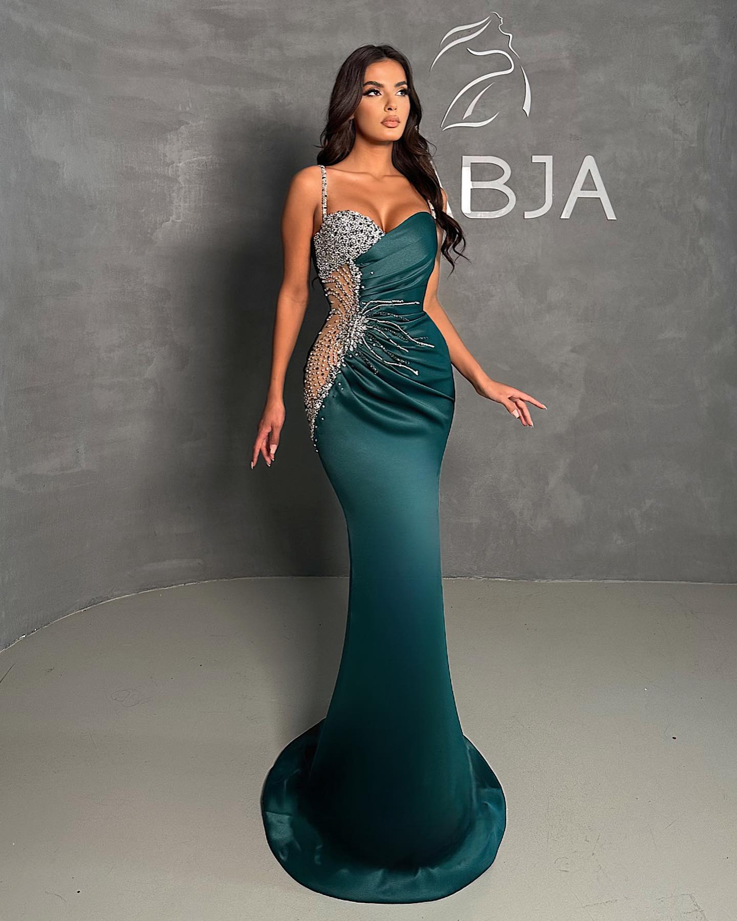 Charming Beaded Prom Dresses Mermaid Sequined Evening Gowns Spaghetti Straps Neckline Sweep Train Special Occasion Satin Formal Wear