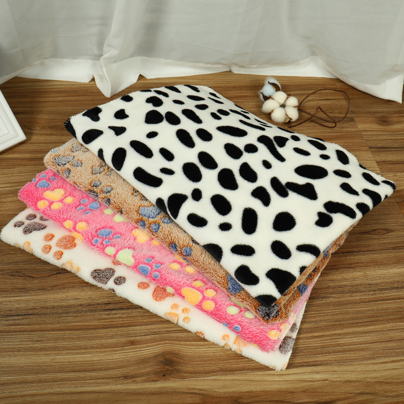 Pet blanket fashion dog blanket winter warm thick cat blanket pet kennel pad factory wholesale. CCJ2082