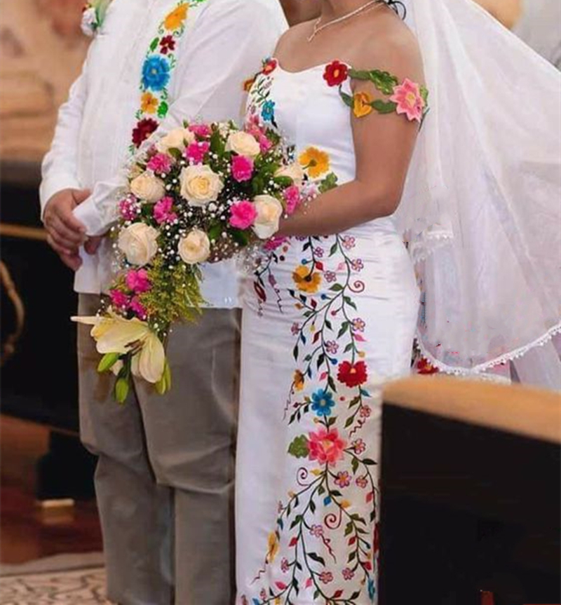 白い人魚メキシコのウェディングドレス花の刺繍長いサテンエレガントなブライダルガウンヴェスティドデヴィア肩からゴージャスな花嫁ドレス2024春