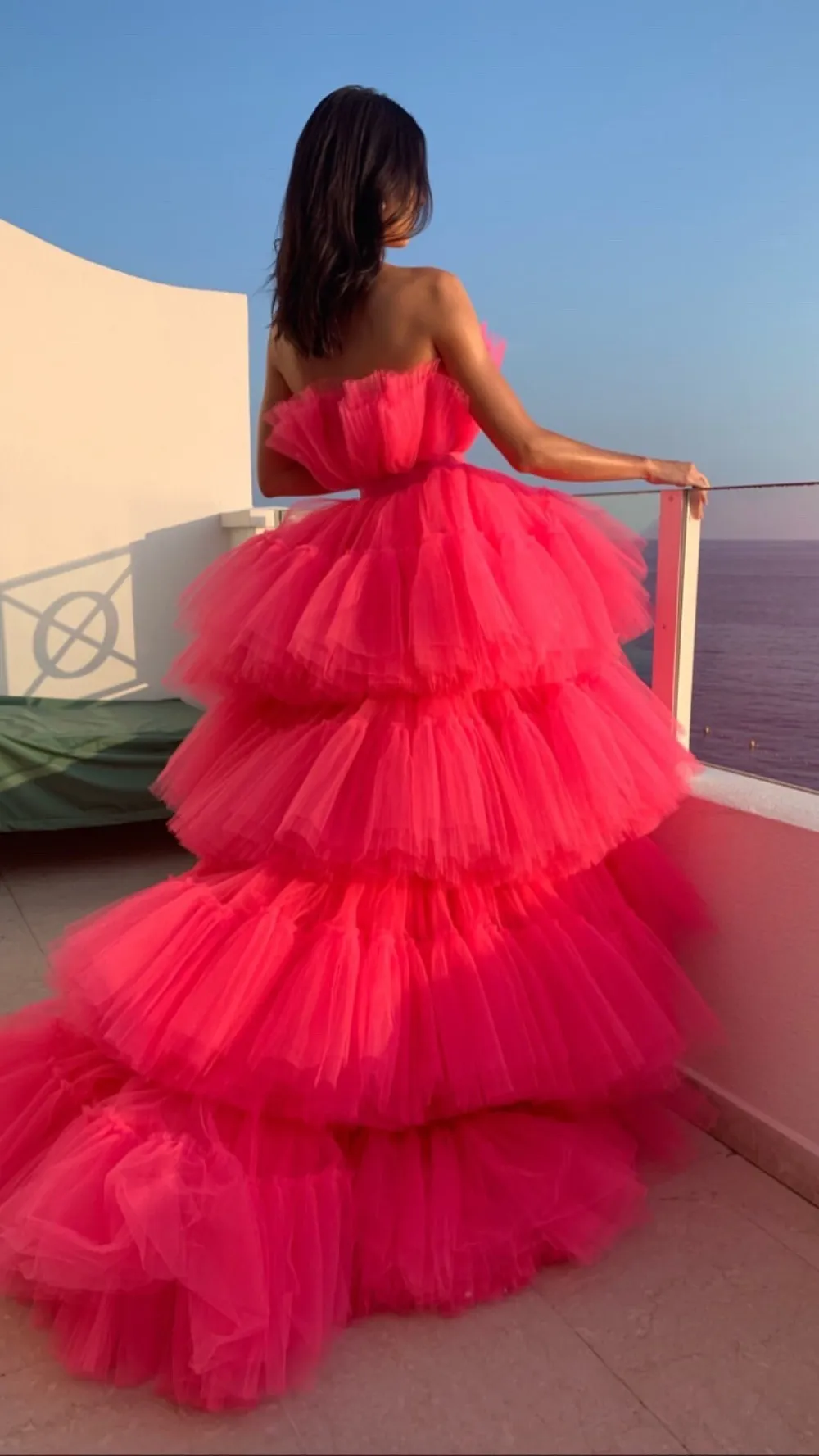 Kendall Jenner Fuchsia Pink High Low Ballkleider Trägerloses, abgestuftes Tüll-Abend-Promi-Kleid, luxuriöses, bauschiges, langes Festzugskleid für Frauen