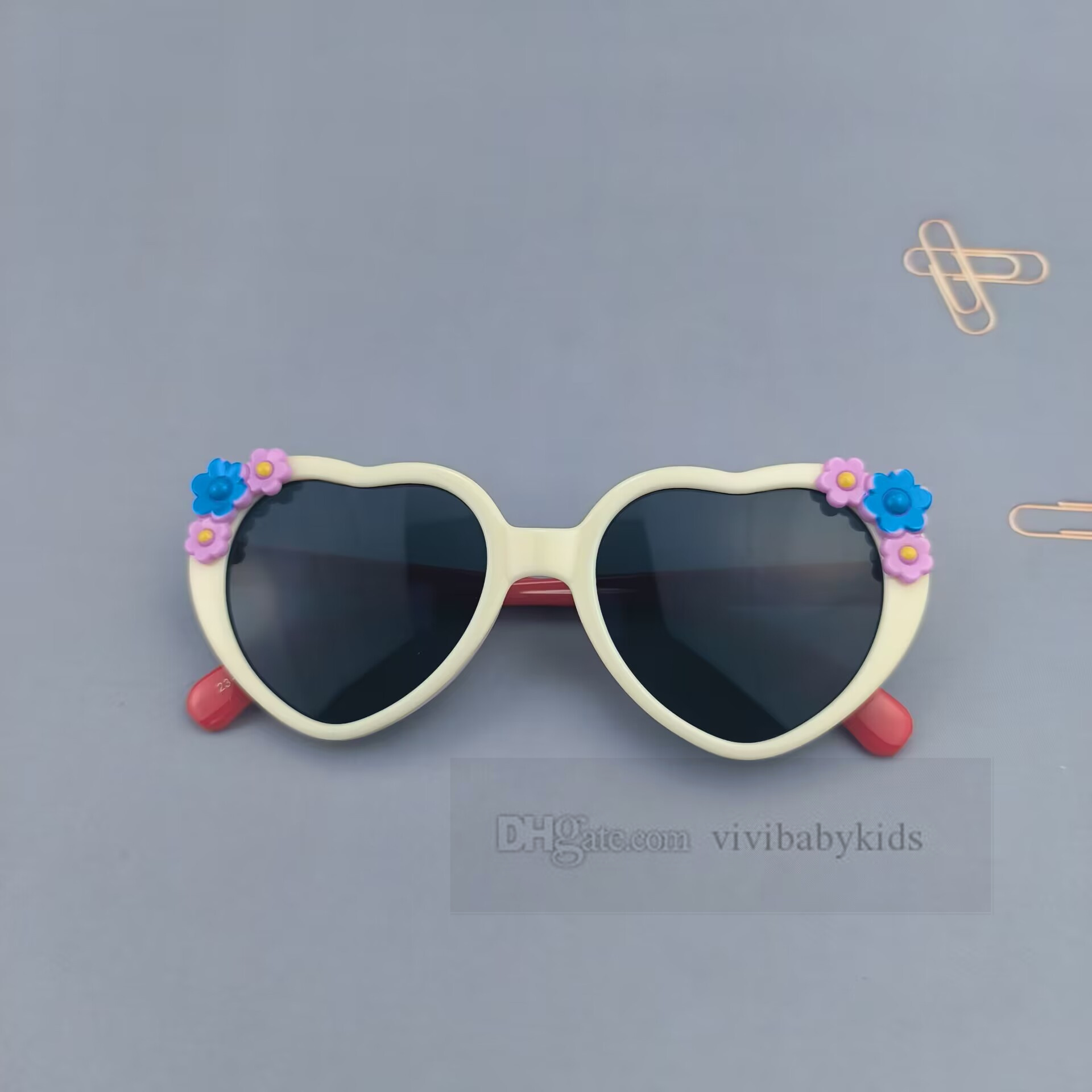 Girls love heart sunglasses girls colorful flowers applique frame sunglasses kids Uv 400 eyeglasses summer kids beach holiday adumbral Z5962