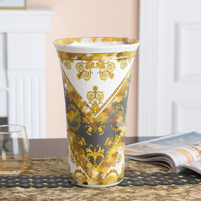 デザイナーヴァーズヨーロッパスタイルのゴールデンヘッドフラワーシリーズボーンチャイナ花瓶高品位の絶妙なカウン​​タートップセラミックデコレーションQ-T