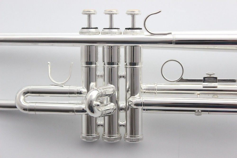 Silver Trumpet YTR-2335S Musikinstrument B Flat Trumpet föredrog ny trumpet Super Professional Performance Gratis frakt