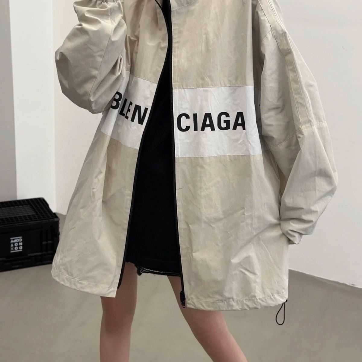 Mens Jacket Balencigss Coat Trendy Brand 2023 New Blcg White Gray Patchwork Slogan Mens and Womens Casual Sports Paris Stormtrooper Jacket