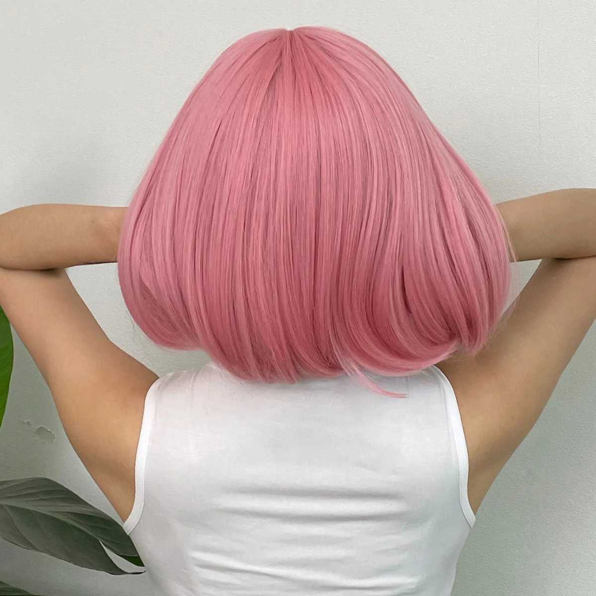 Cosplay Wigs Pink Short Bob Straight Synthetic Wig with Bangs for Cosplay Lolita Fake Hair for White Women Party Natural Wig High TemperatureL240124