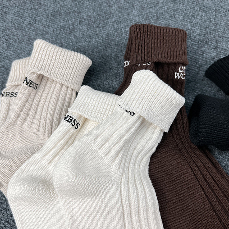 Tasarımcı çorap erkek kadınlar orta uzunlukta kalın saf pamuklu çoraplar sonbahar kış