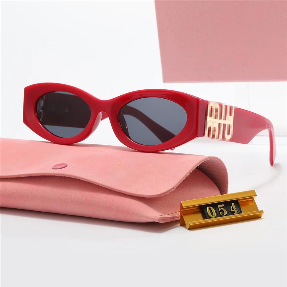 Очки Женщины Дизайнерские солнцезащитные очки модны