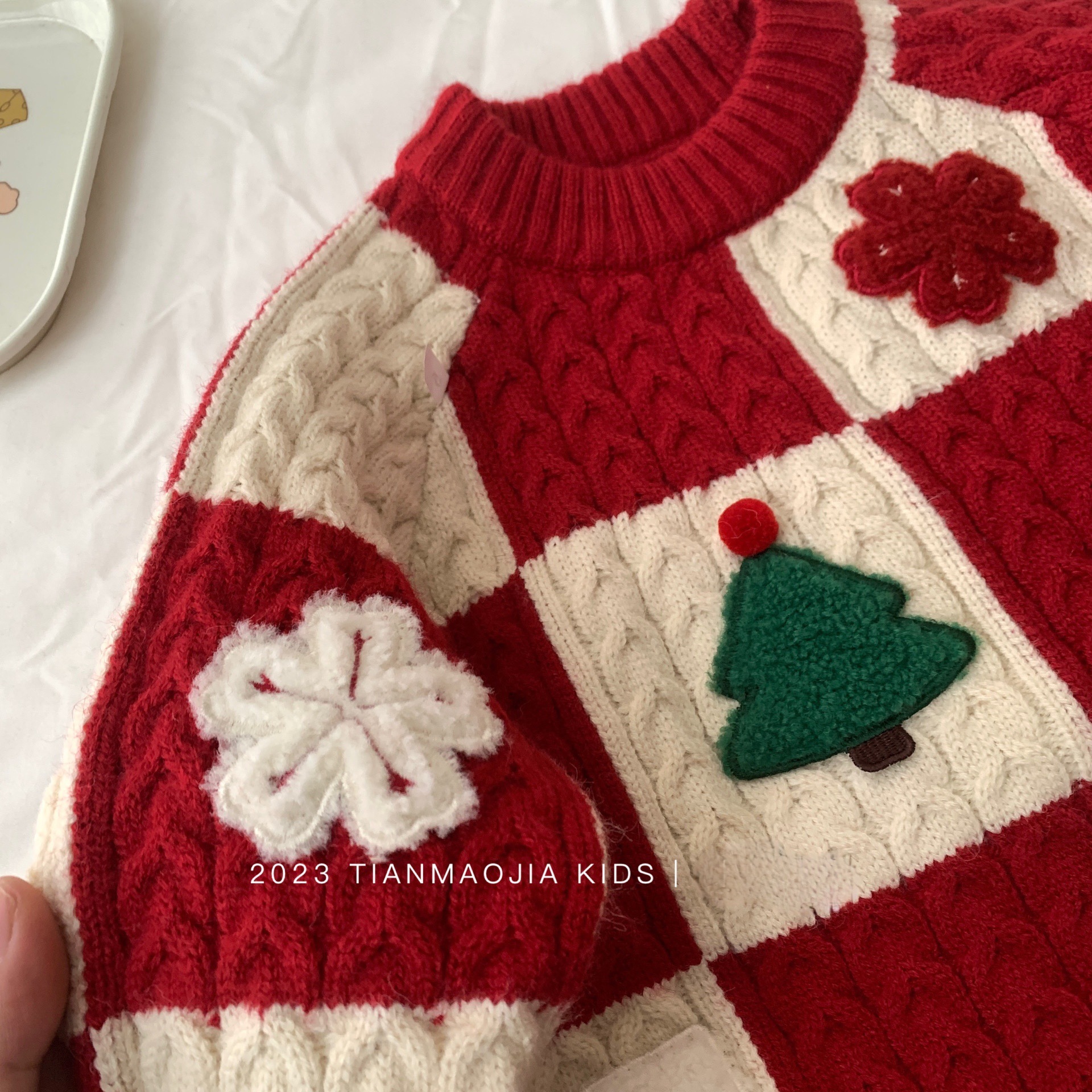 Autumn and Winter New Sweater for Girls Autumn and Winter Red Round Neck Christmas Striped Bear Top