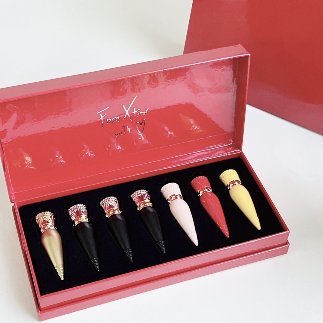 Nouveau rouge à lèvres ensemble 7 pièces Mini mat voyage diamant Version radis en forme de T rouge tube couleur conteneur exclusif poudre baiser rouge à lèvres coffret cadeau de noël