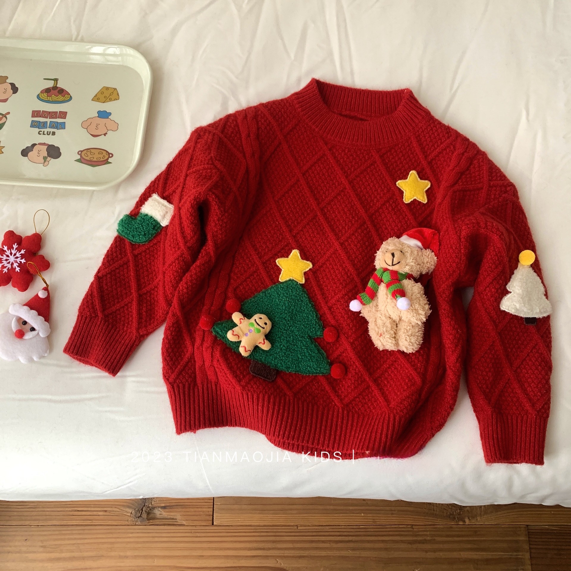 Autumn and Winter New Sweater for Girls Autumn and Winter Red Round Neck Christmas Striped Bear Top