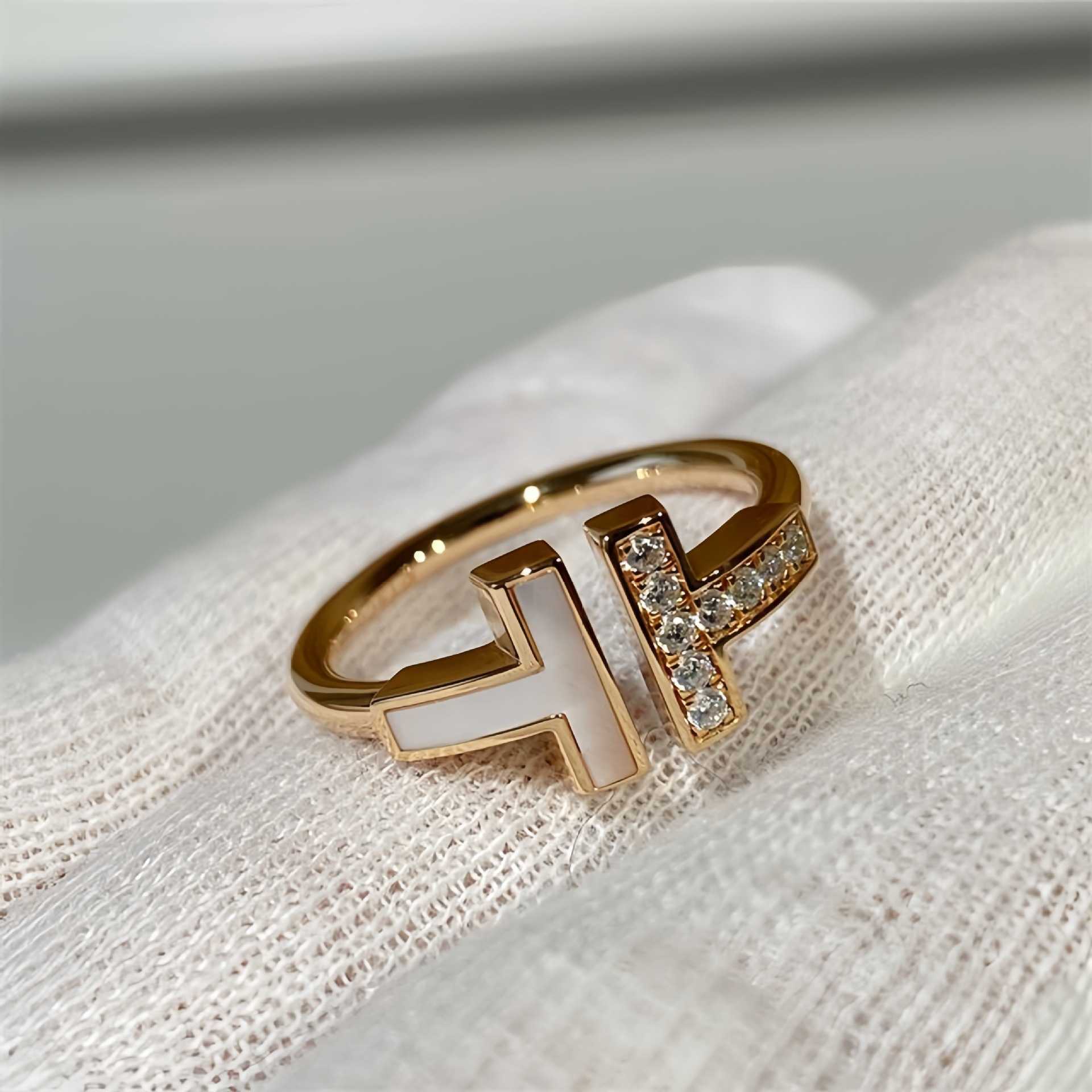 Designer Brand High Version TFF TT RING Half Diamond White Fritillaria Femmes doubles T18K Rose Gol non décoldique Index ouvert avec logo