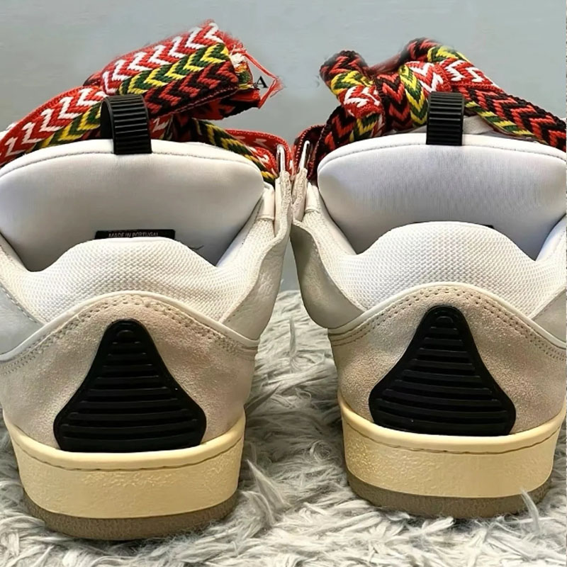 Lyx lavin designer klänning skor mode läder trottoarkant sneakers parar män kvinnor snörning extraordinära tränare kalvskinn gummi klassisk sko