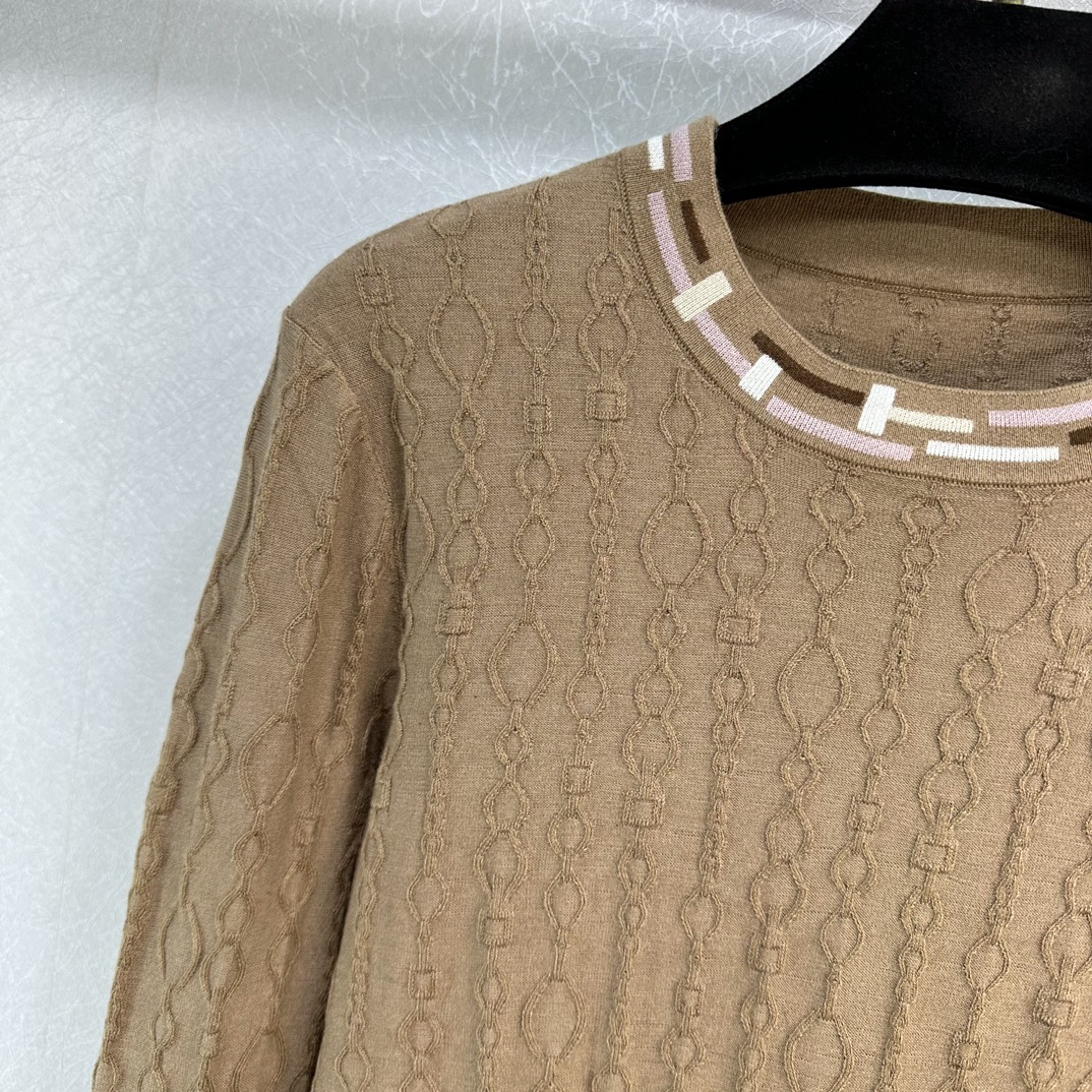 2024 Khaki Crew Neck Long Sleeves Short Women's Pullovers Designer Cashmere Women's Sweaters 121302