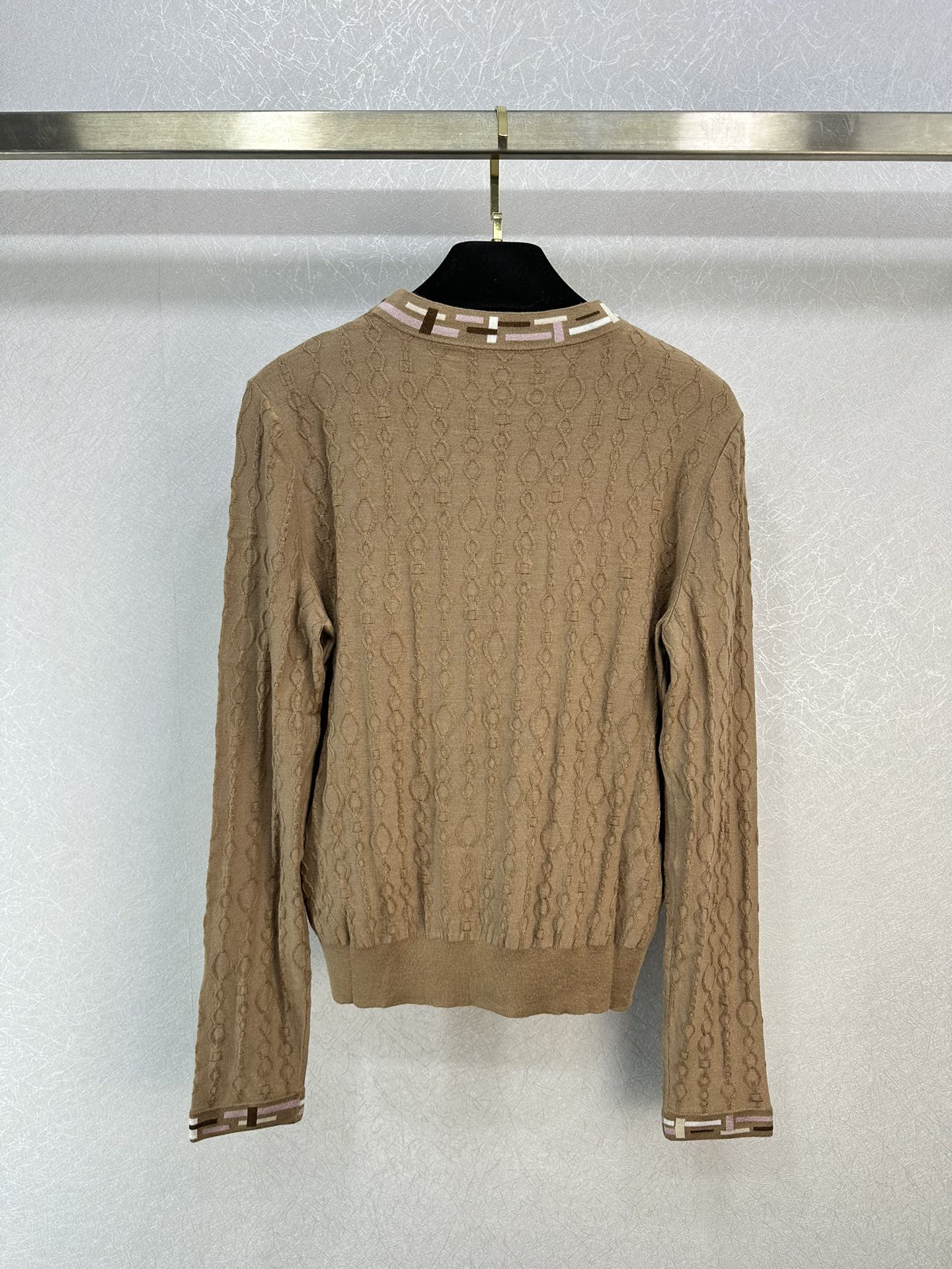 2024 Khaki Crew Neck Long Sleeves Short Women's Pullovers Designer Cashmere Women's Sweaters 121302