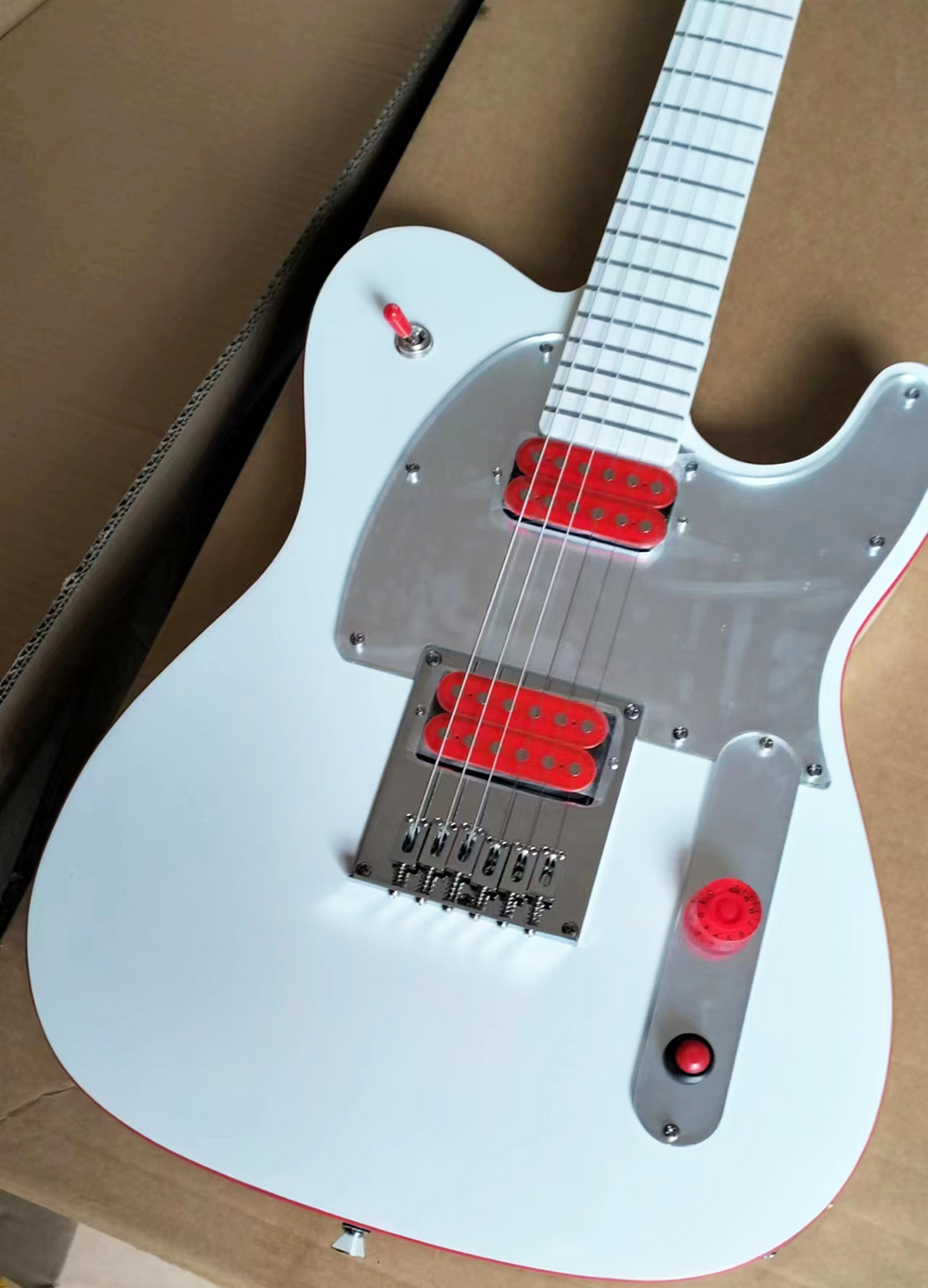 Guitare électrique blanche, boutique personnalisée, manche en érable fantôme, reliure rouge, expédition rapide