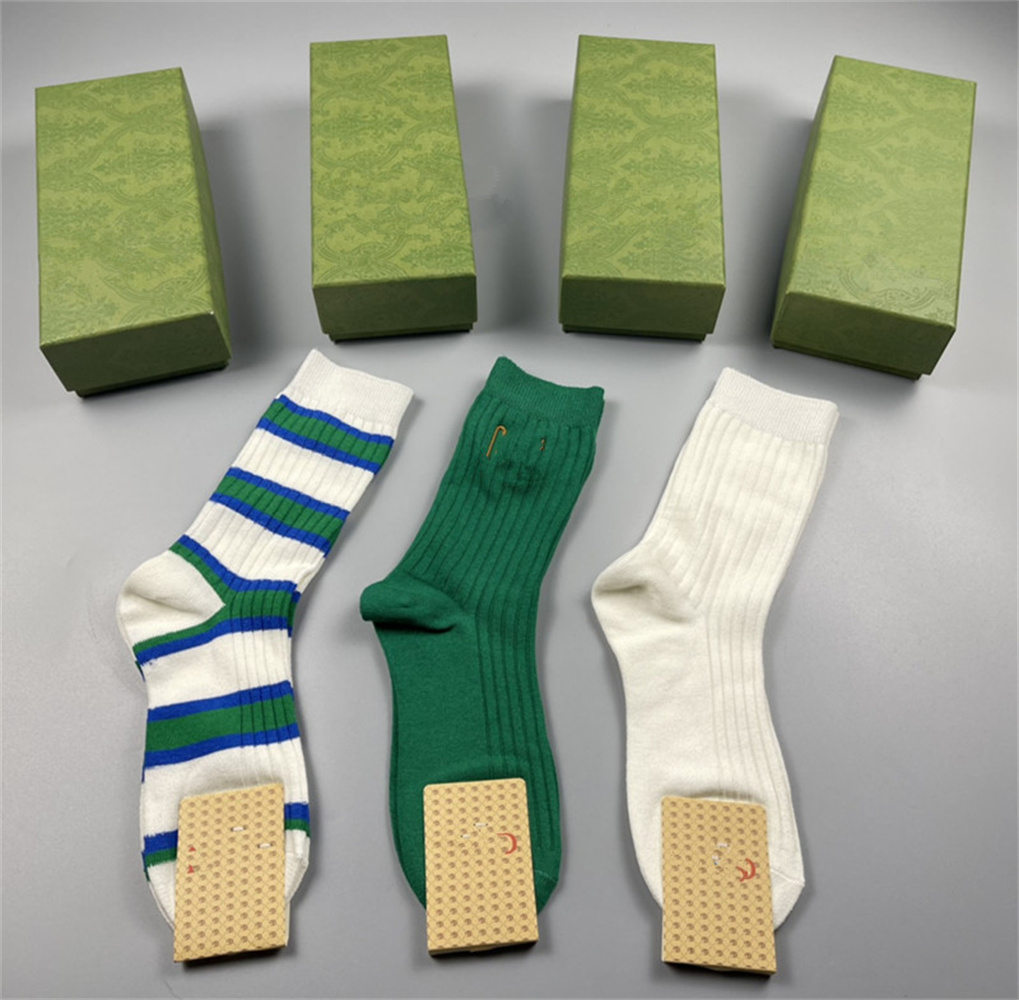 2023 Diseñador de moda multicolor Calcetines para hombres Calcetines de algodón de alta calidad Versátil Clásico y Tobillo Transpirable Calcetines de baloncesto de fútbol mixto A2