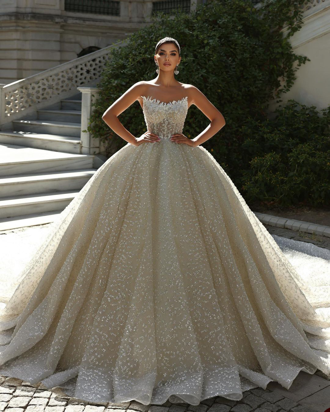 Elegant Strapless Wedding Dresses Ball Gown Sleeveless Sequined Lace Appliques Vestido De Noiva Custom Made Bridal Dress