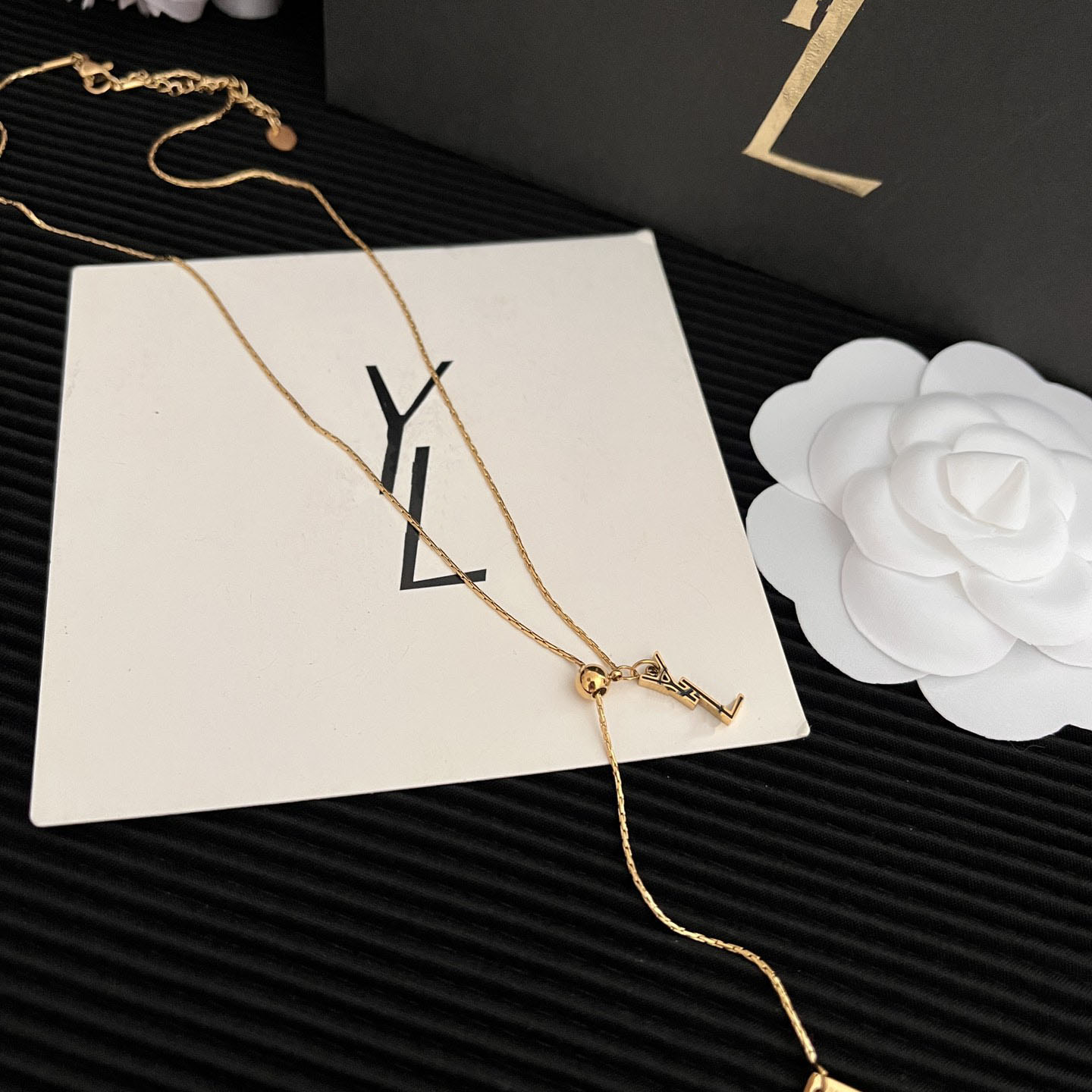 Charme feminino Y marca carta colar designer de luxo boutique colar com caixa aniversário amor presente da família jóias longa corrente 18k banhado a ouro estilo clássico colar